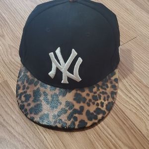 New Era New York Yankees Cheetah Print Strap Back